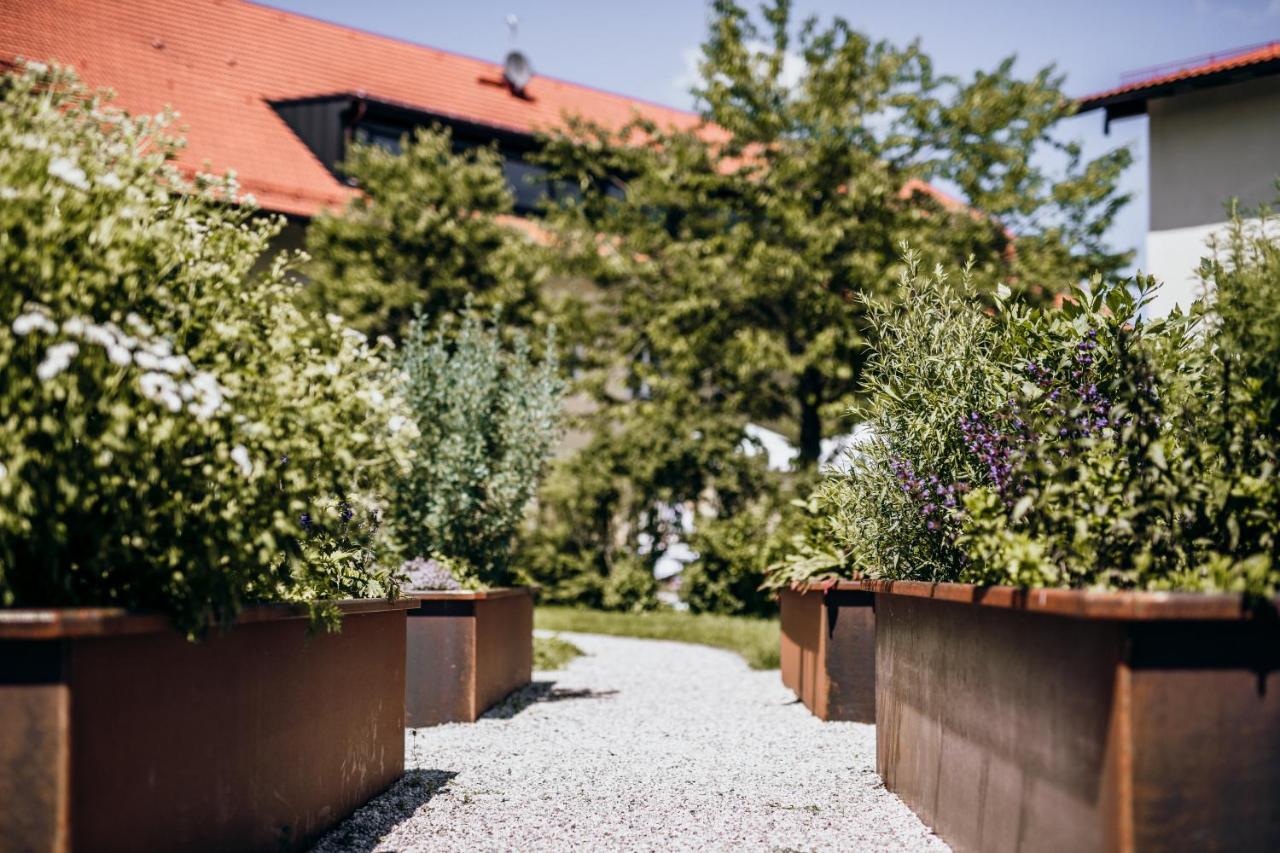 Angermuehle Landgasthof Altenmarkt an der Alz Екстериор снимка